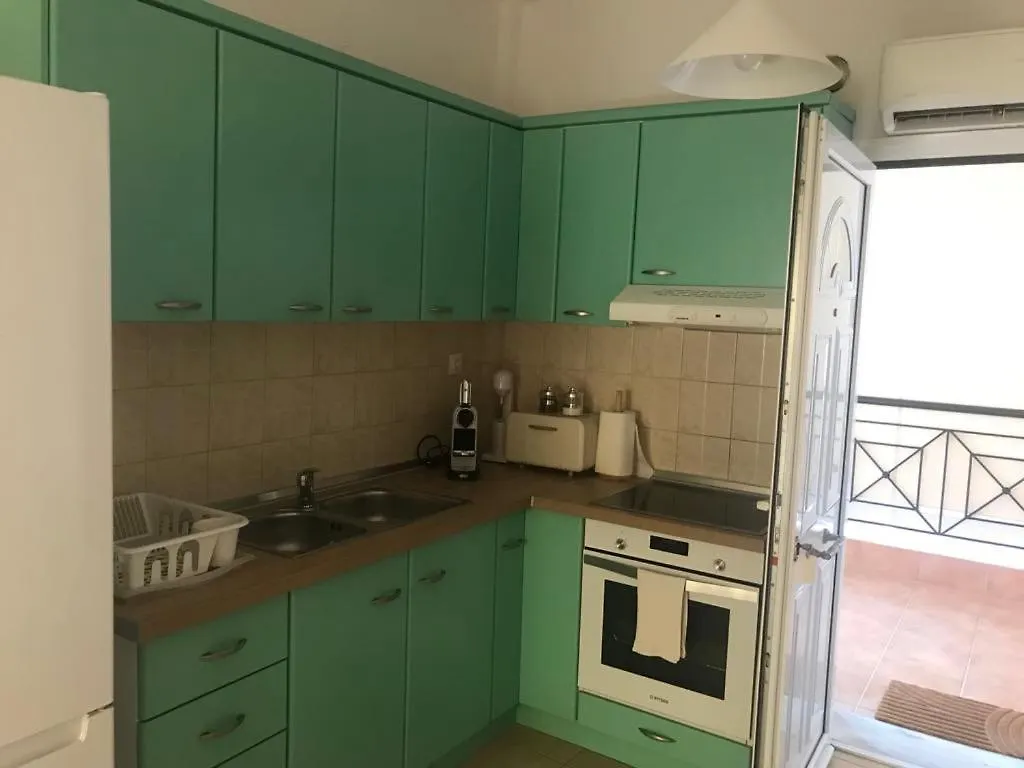 Minimal Aesthetic Apartment Fourka 0*,